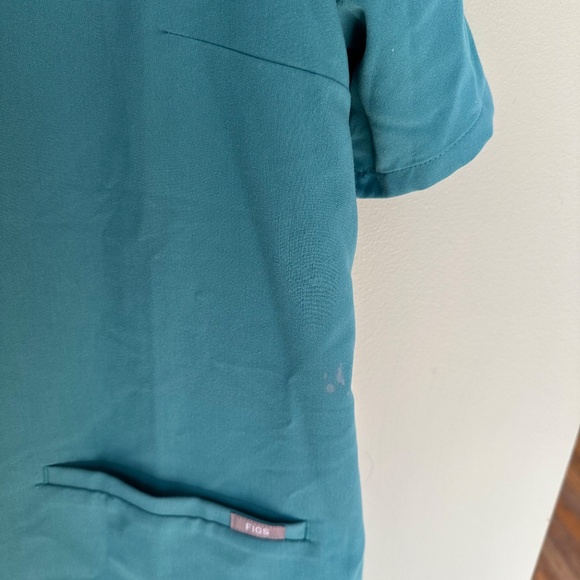 Women's FIGS Casma Scrub Top X-Large 3 Pocket Teal Blue (Caribbean?) V Neck - Picture 2 of 9